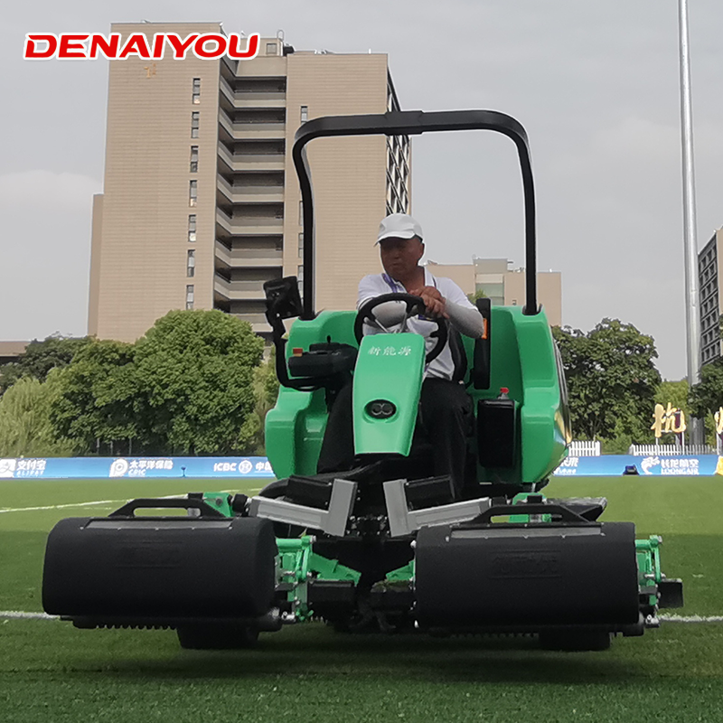 中国足球场草坪养护为什么都选择德耐优DENAIYOU 草坪剪草机