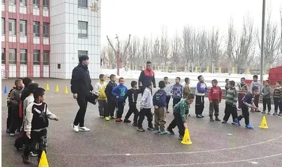 南通职业教练团队助力伊宁县青少年校园足球发展